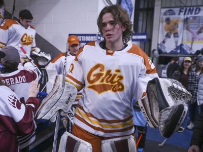 UM hockey player