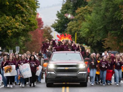 Homecoming parade participants