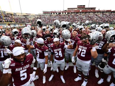 Grizzly Football Players