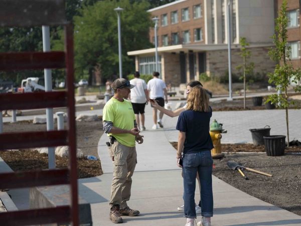 Students interviewing people on campus