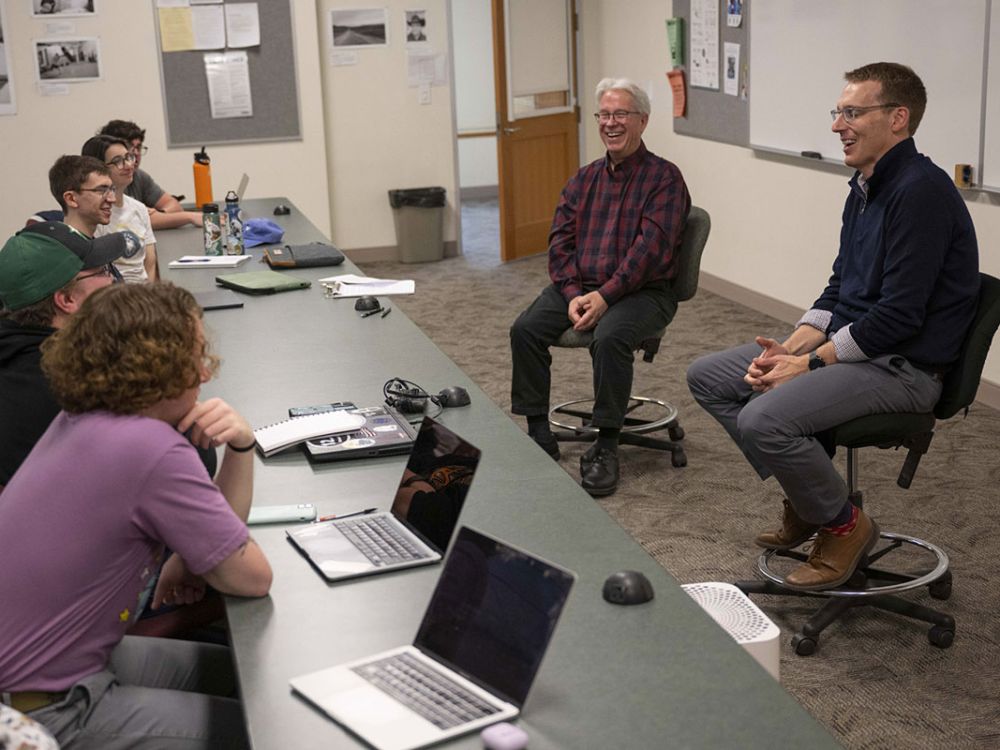 David Fahrenthold, a Pulitzer Prize-winning reporter for The New York Times, speaks to UM journalism Professor Dennis Swibold’s Ethics and Trends in News Media class.