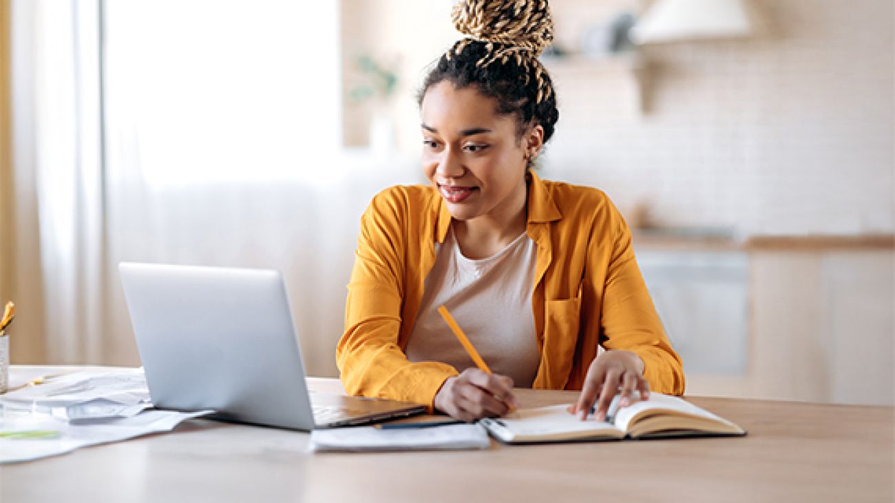 woman working on the computer