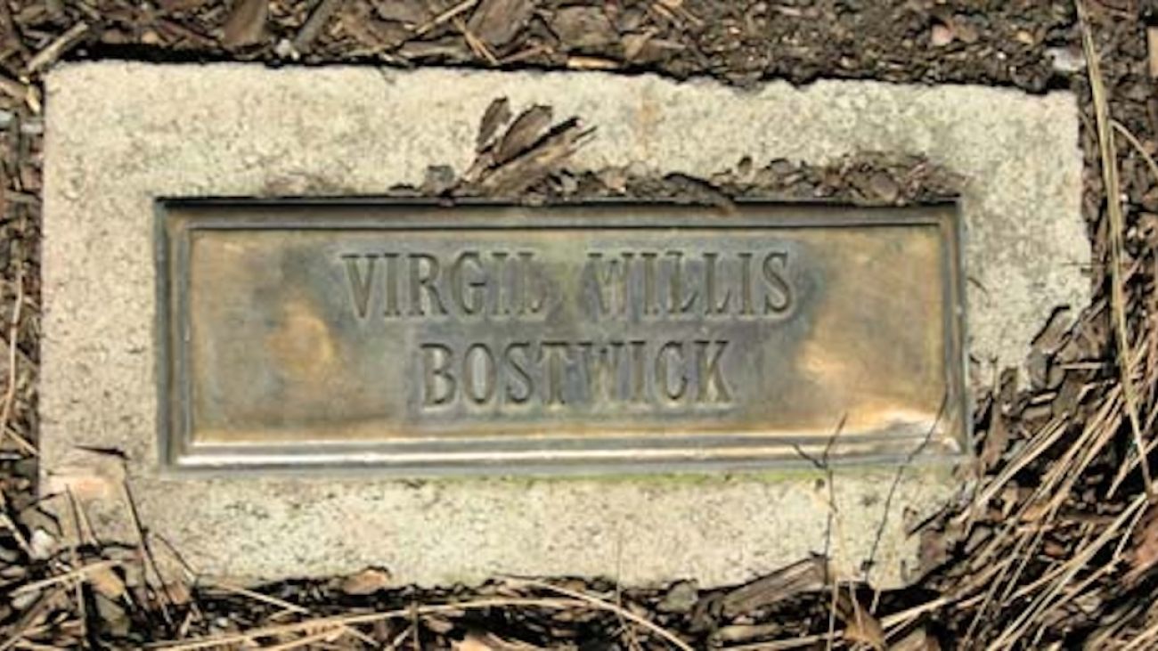 Photo of Bostwick name marker.