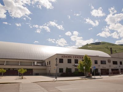 Wide angle shot of the Adams Center at the 91Ƶ