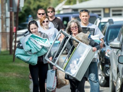 Parents and family members helping their student move in
