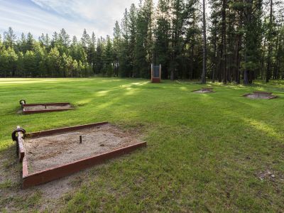 Outdoor horseshoe game
