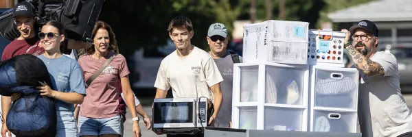 Students and family members move into UM's residence halls