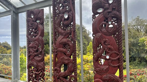Maori people sculpture