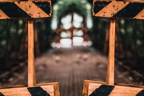 Wooden traffic barriers. Photo credit to Lucas Souza.