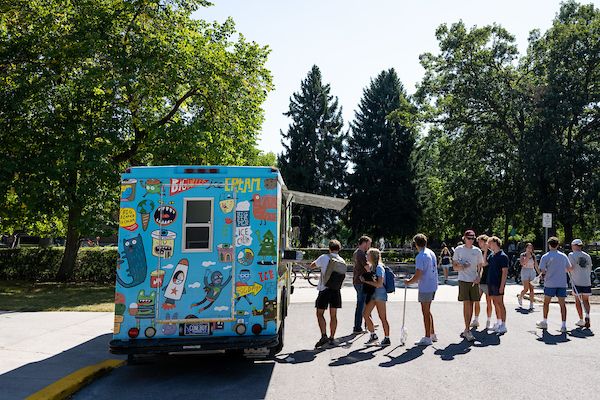 people lining up to a food truck