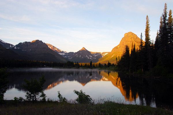 Pray lake with mountains in the background