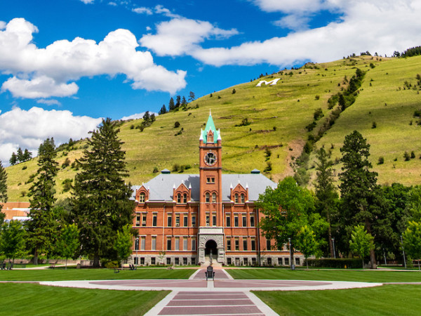 Main Hall as seen from the center of the Oval. 
