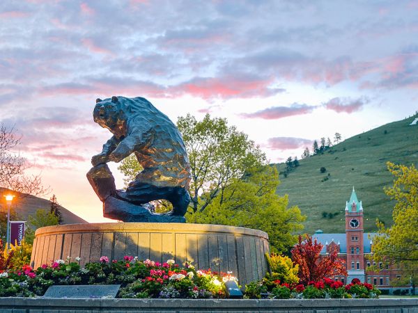 A sunrise at the 51�Թ���