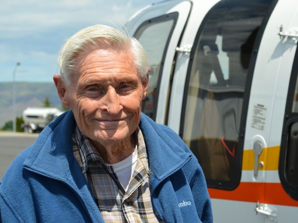 A picture of helicopter pilot Rod Snider, 92.