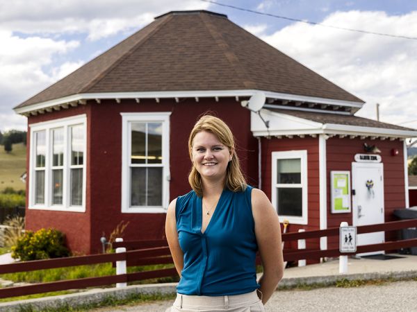 A picture of Alison Bramlet outside Malmborg School. 
