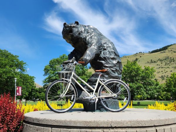 umt griz statue by bike
