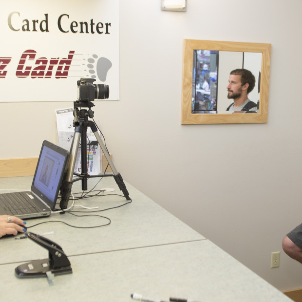 Student gets their Griz Card photo taken