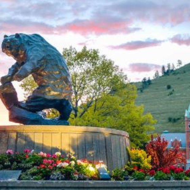 UM Griz statue with Main Hall in the background