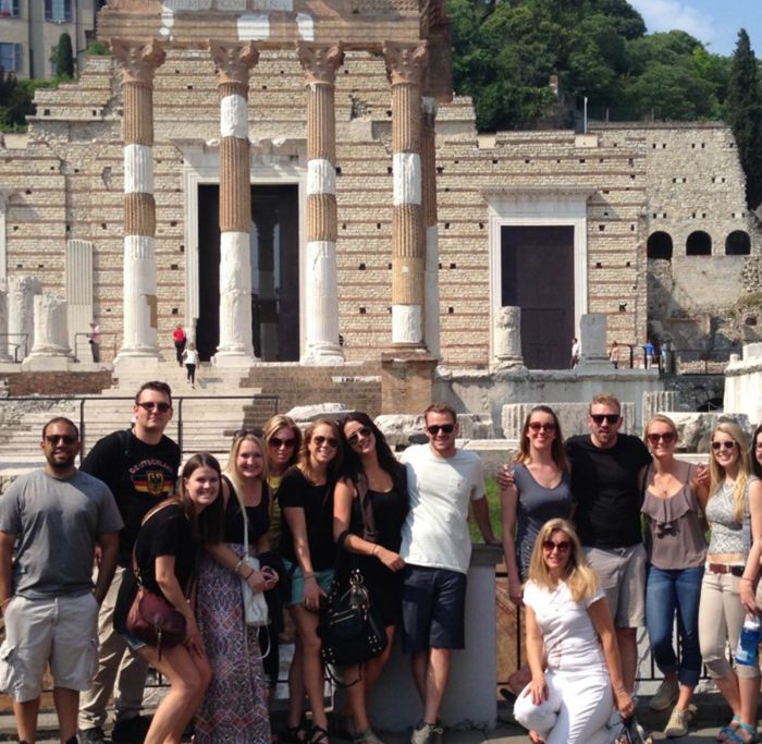 Students standing in front of Italian ruins