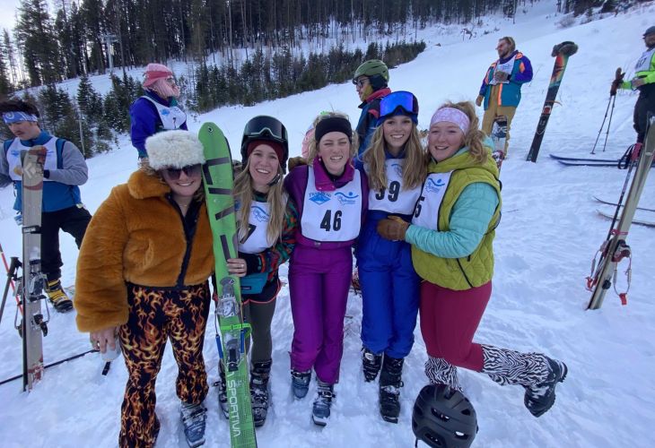Tele skiing girls