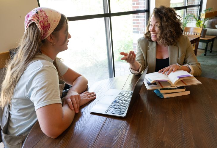 Faculty/Staff member advising student in the DHC lounge