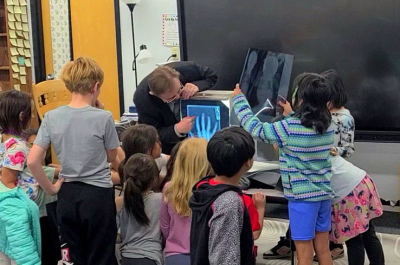 A UM role model walks students through an illuminated X-Ray