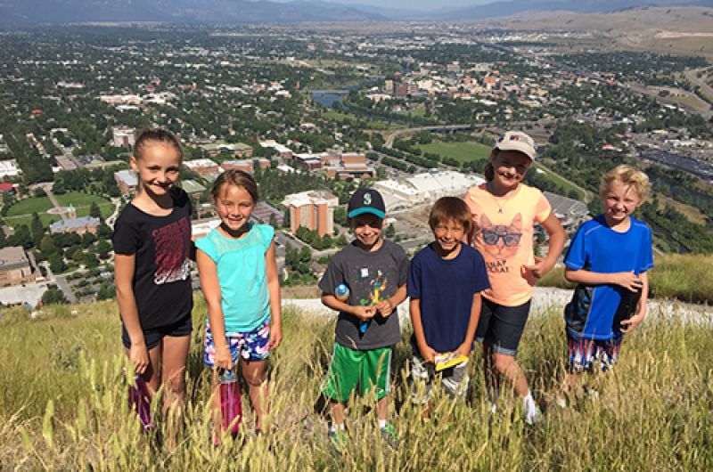  Campers hiking