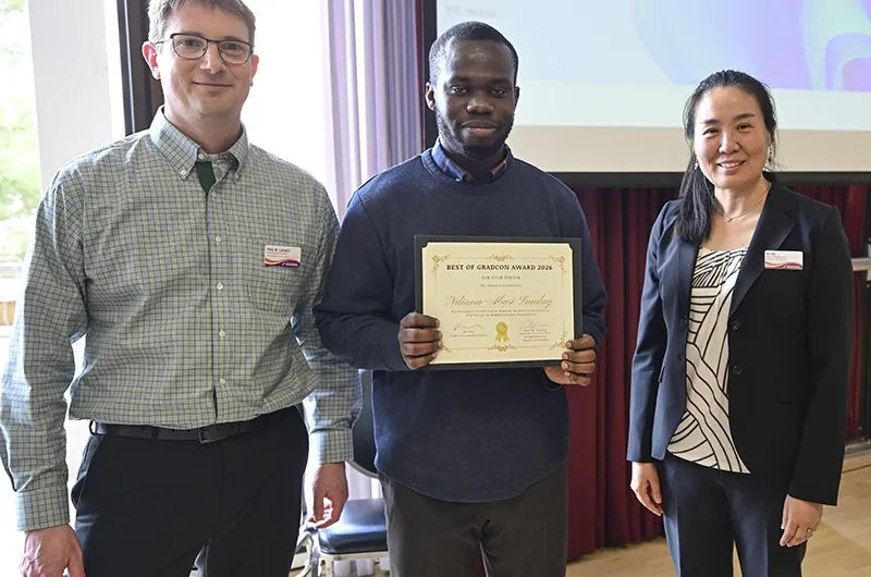 Ndiana-Abasi Sunday posing with two people