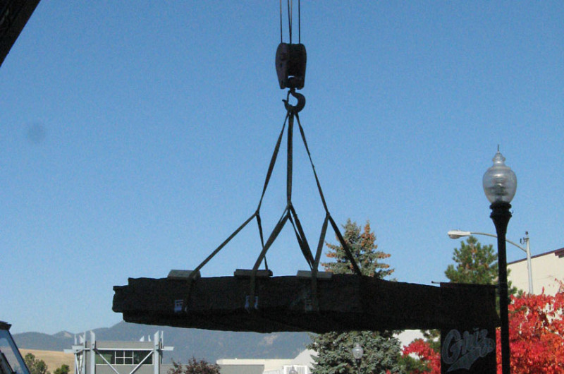 Photo of a crane putting the new monument in place