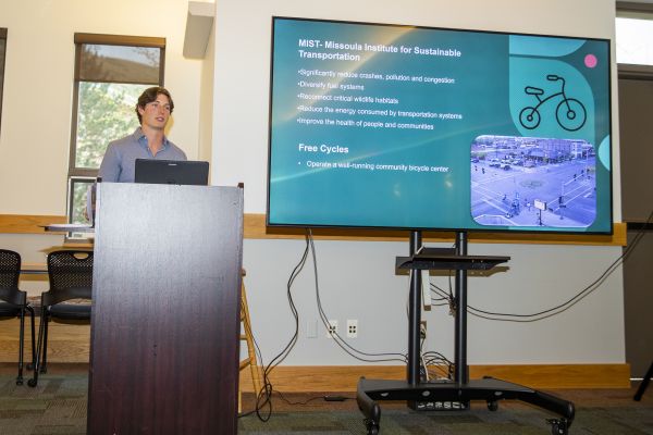 Research presentation man