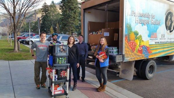 Students volunteering