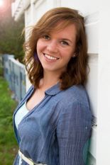 Nicollette headshot