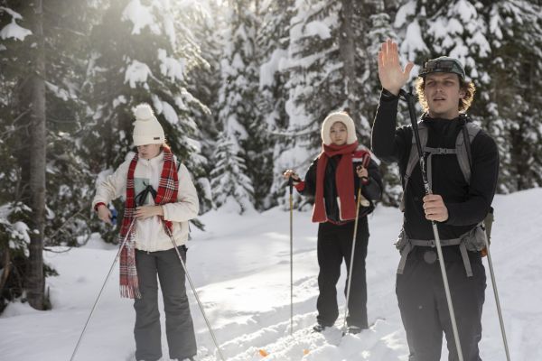 UM students cross-country skiing.