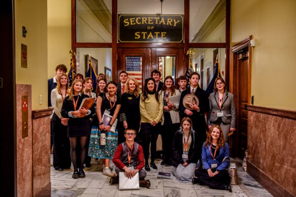 Students meet with the MT secretary of state