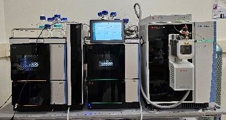 Three large rectangular boxes that make up the mass spectrometer.