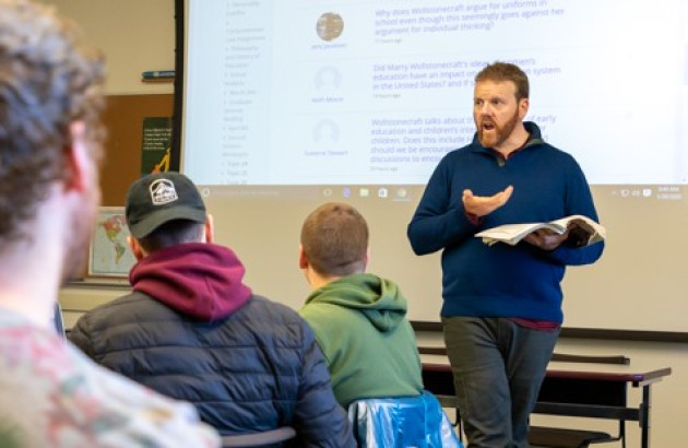 A faculty member delivers a lecture to students