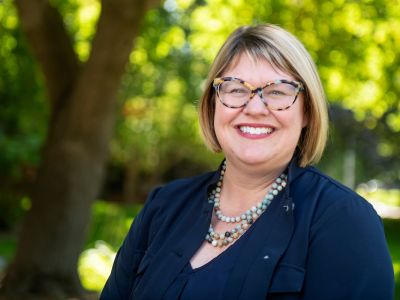 Photo of Julie Wolter