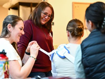 Kim McKearnan works with physical therapy students