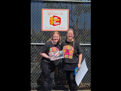 An image of Allison McJannet and her mother. 