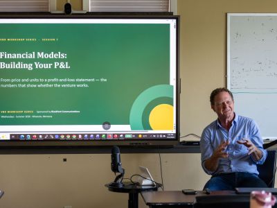 Business professor Erik Guzik leads the VBX Workshop.