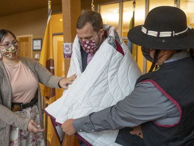 Two students give UM President a blanket 